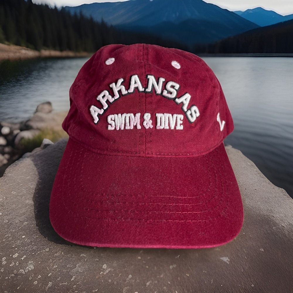 ARKANSAS RAZORBACKS SWIM‎ & DIVE Zephyr Red/White NCAA Strapback Hat (OSFM) Fade